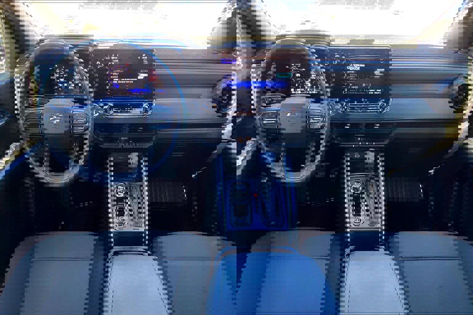 Used 2024 Chevrolet Colorado Trail Boss w/ Technology Package AWD/4WD image 16