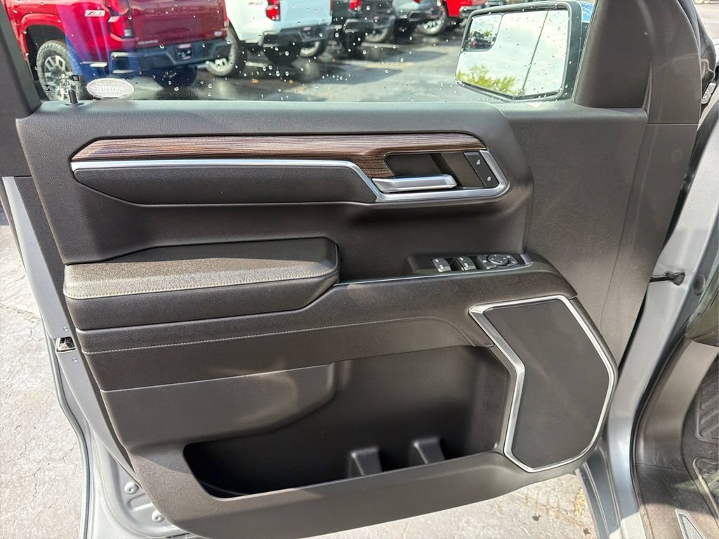 Used 2023 Chevrolet Silverado 1500 LT AWD/4WD image 17