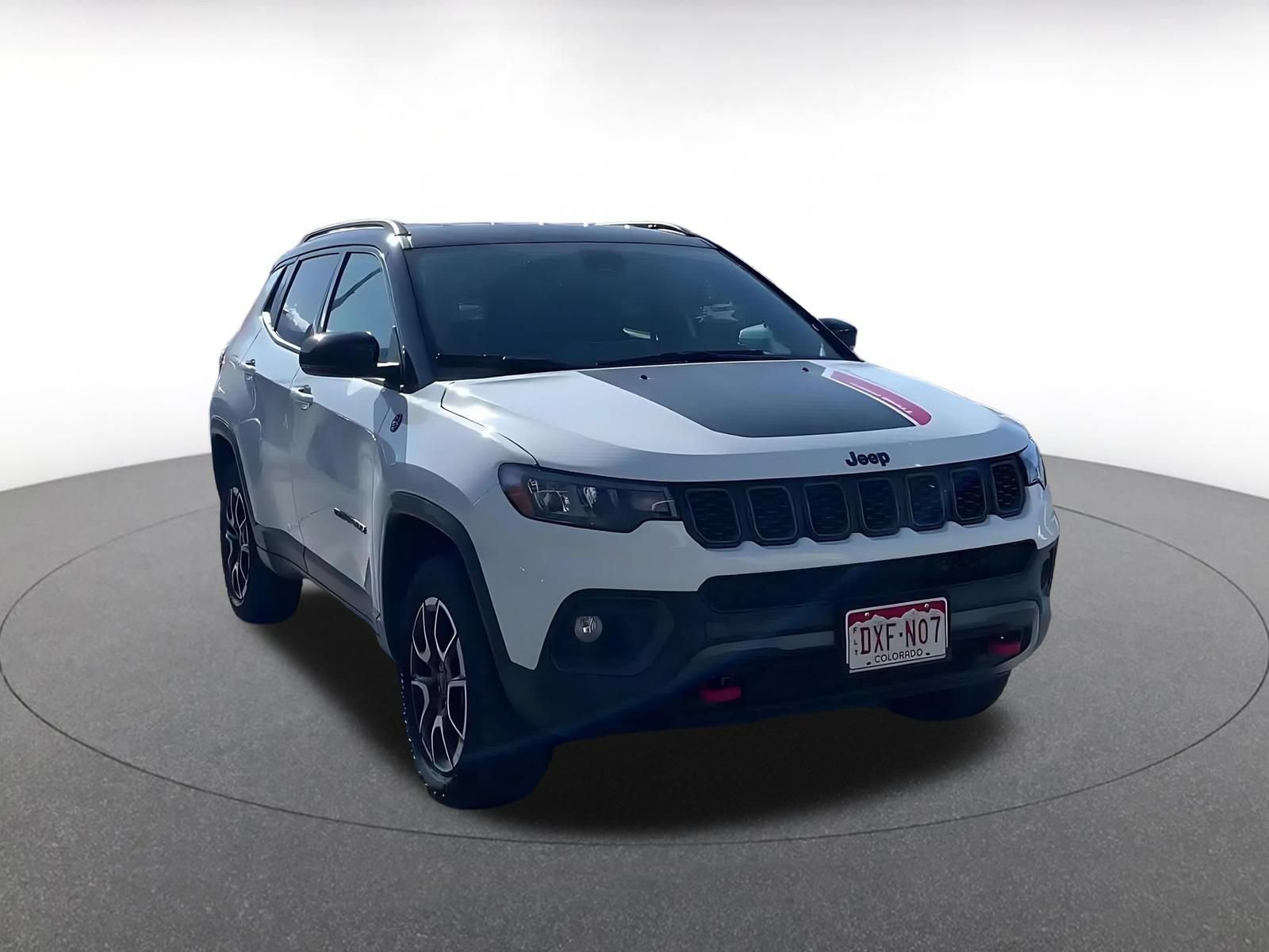 Used 2025 Jeep Compass Trailhawk AWD/4WD image 3