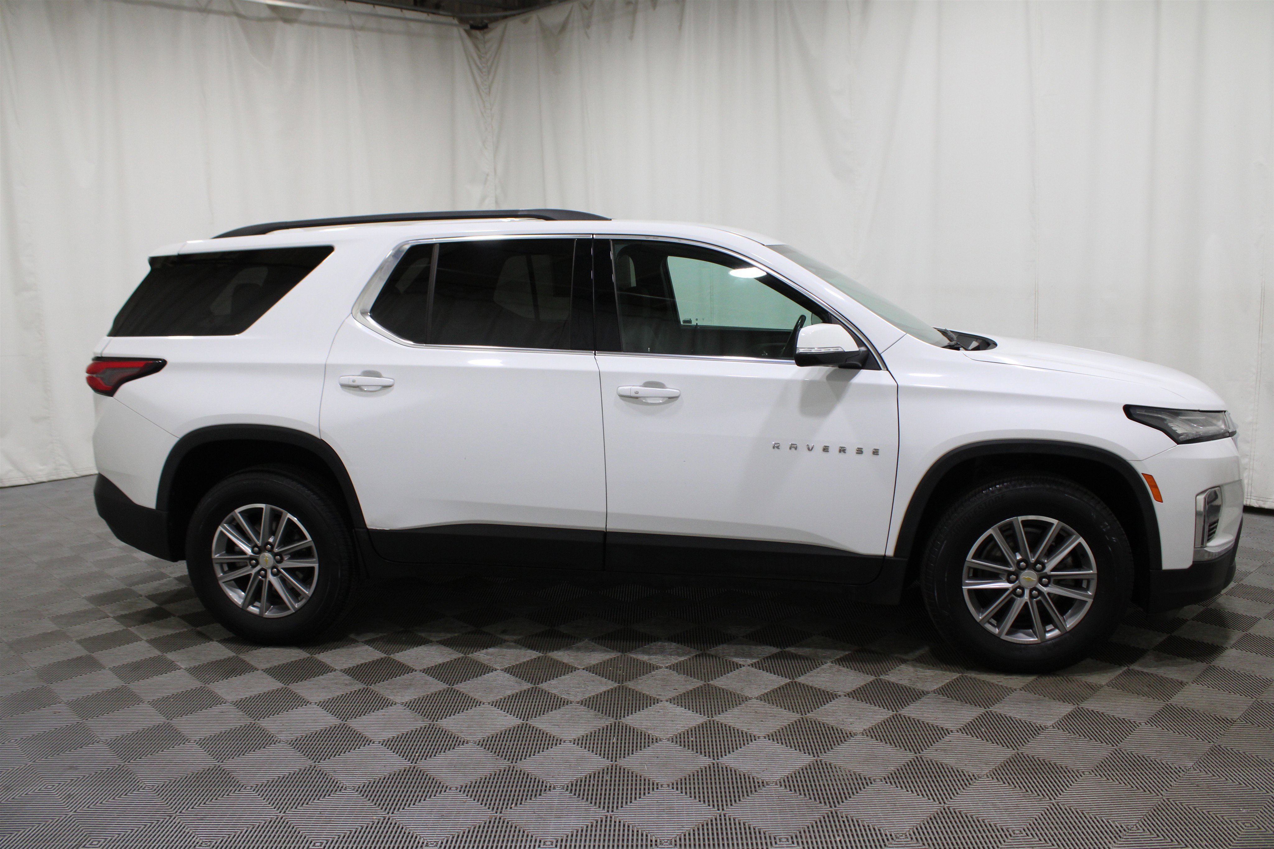 Used 2023 Chevrolet Traverse LT image 30