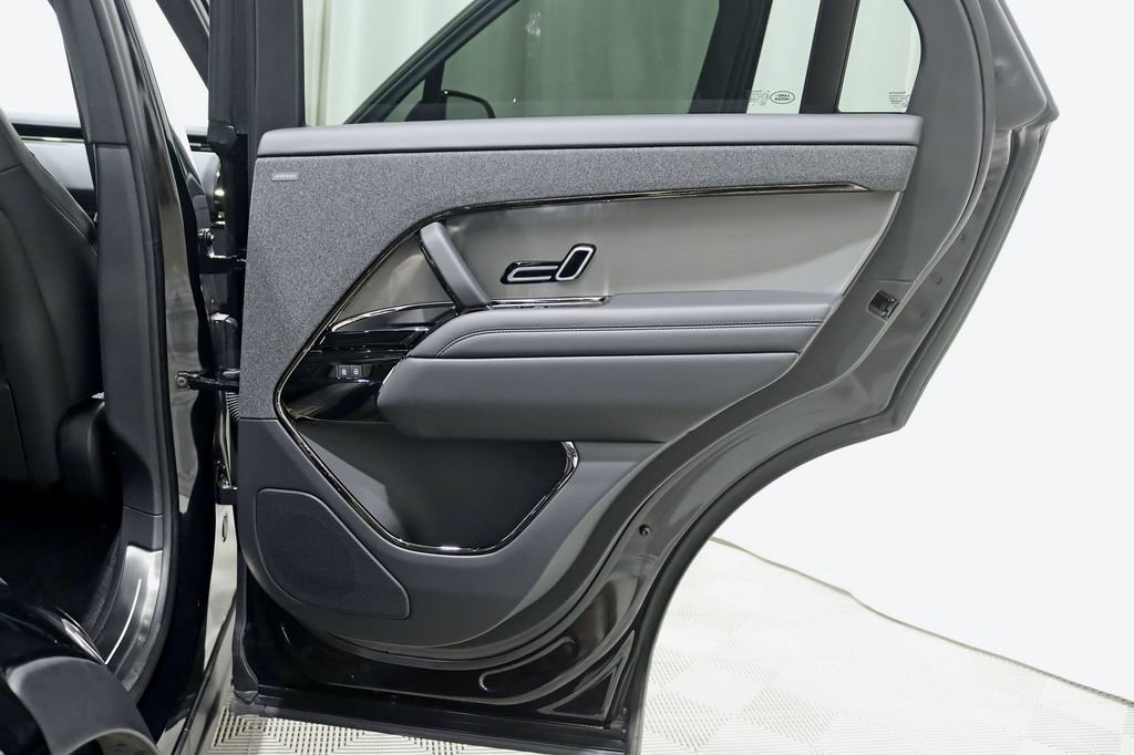 Used 2025 Land Rover Range Rover Sport SE AWD/4WD image 36