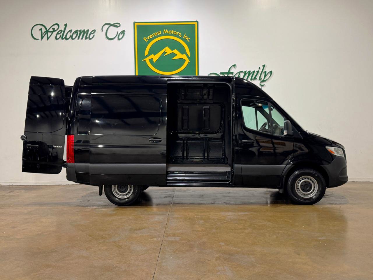 Used 2023 Mercedes-Benz Sprinter 2500 image 28