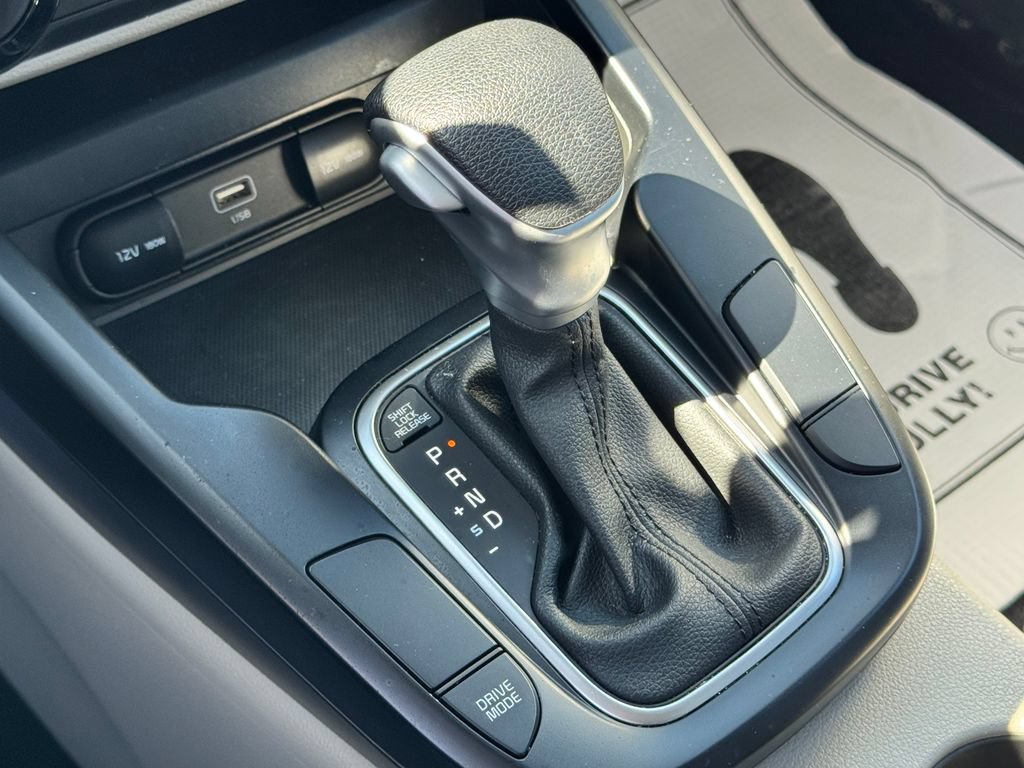 Used 2025 Kia Soul LX w/ LX Technology Package FWD image 25