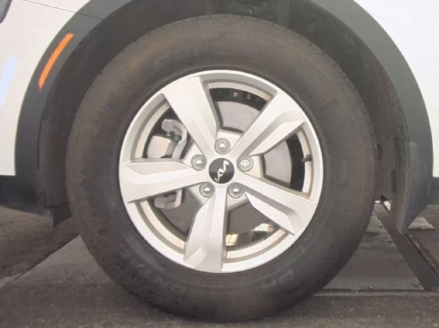 Certified 2026 Kia Sorento LX FWD image 12