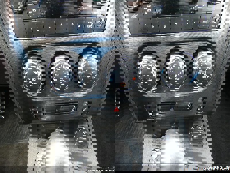 Used 2011 Dodge Challenger SE image 29