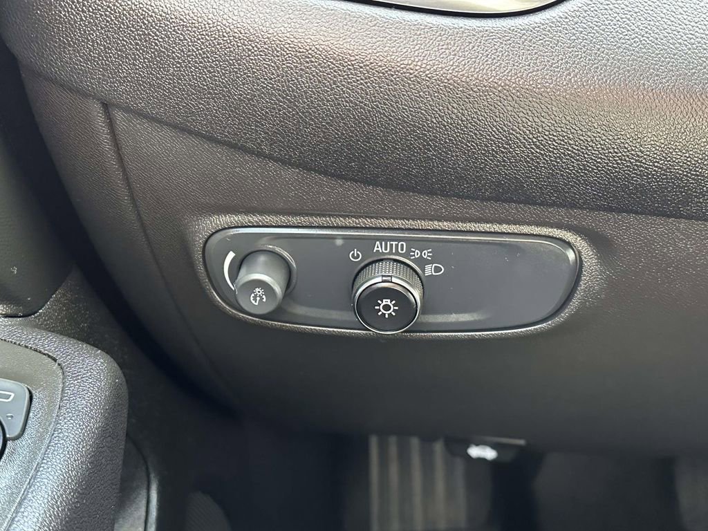 Used 2024 Chevrolet Equinox LS w/ LS Convenience Package image 21