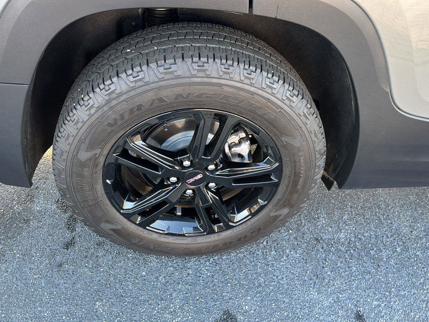 Used 2024 GMC Terrain AT4 image 38