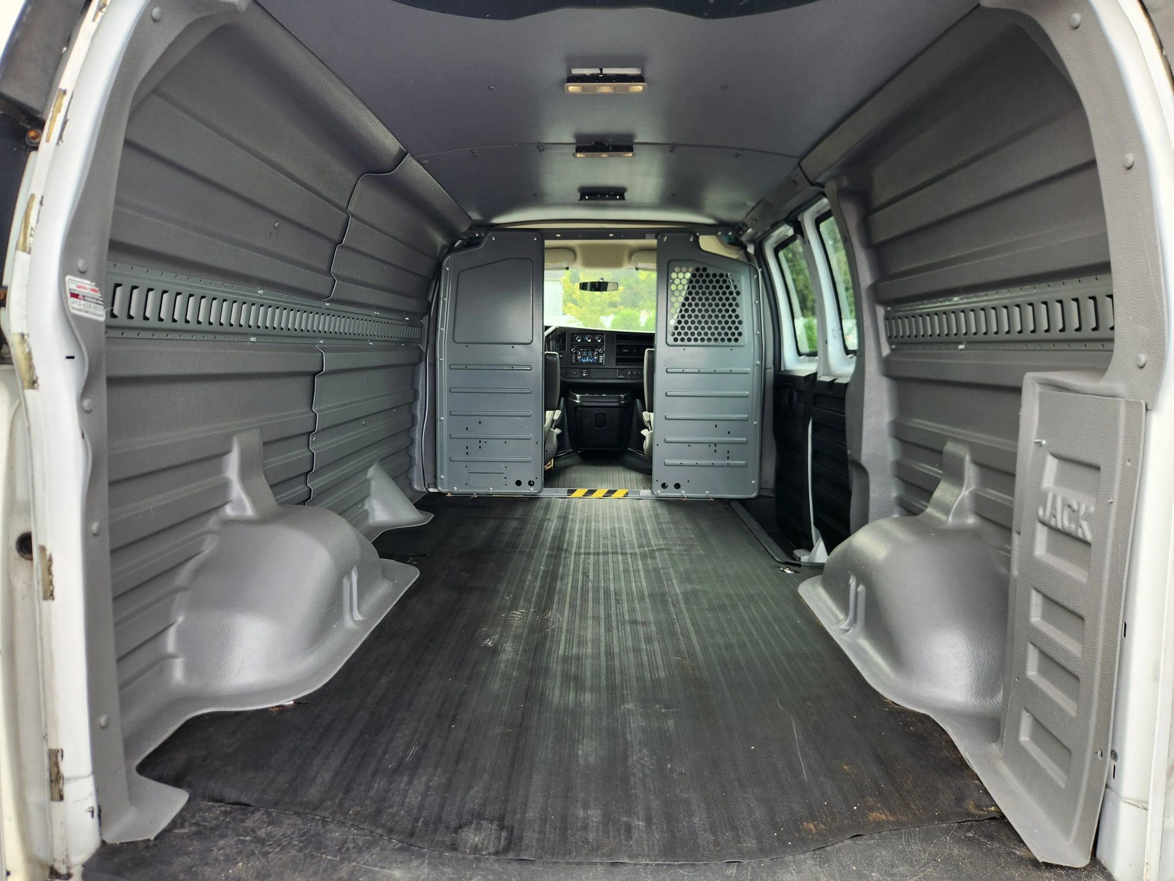 Used 2016 Chevrolet Express 2500 image 37