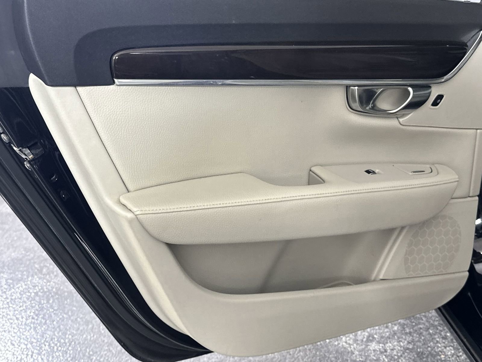 Used 2018 Volvo S90 T5 Momentum w/ Convenience Package image 30