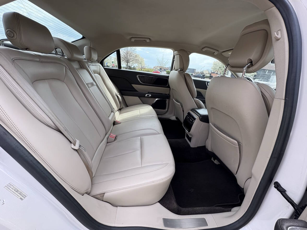 Used 2017 Lincoln Continental Premiere FWD image 33