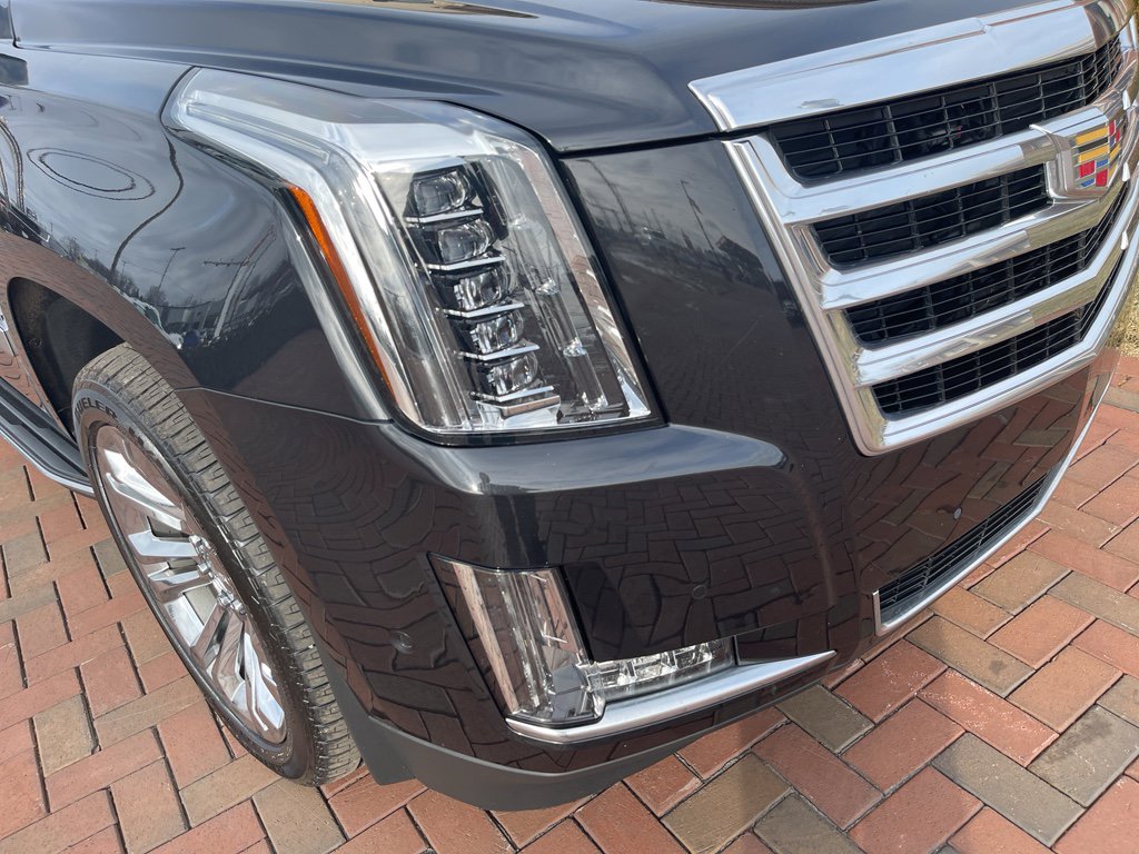 Used 2019 Cadillac Escalade ESV Luxury w/ LPO, Escalade Noir Package image 4