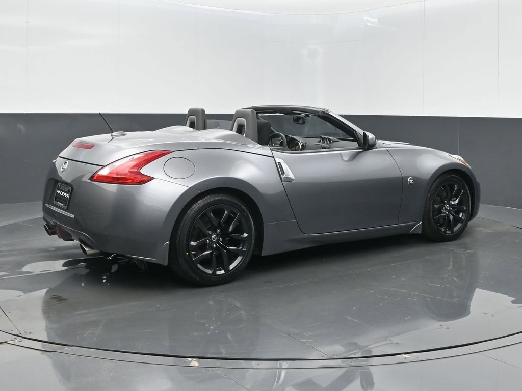 Used 2016 Nissan 370Z Roadster image 22