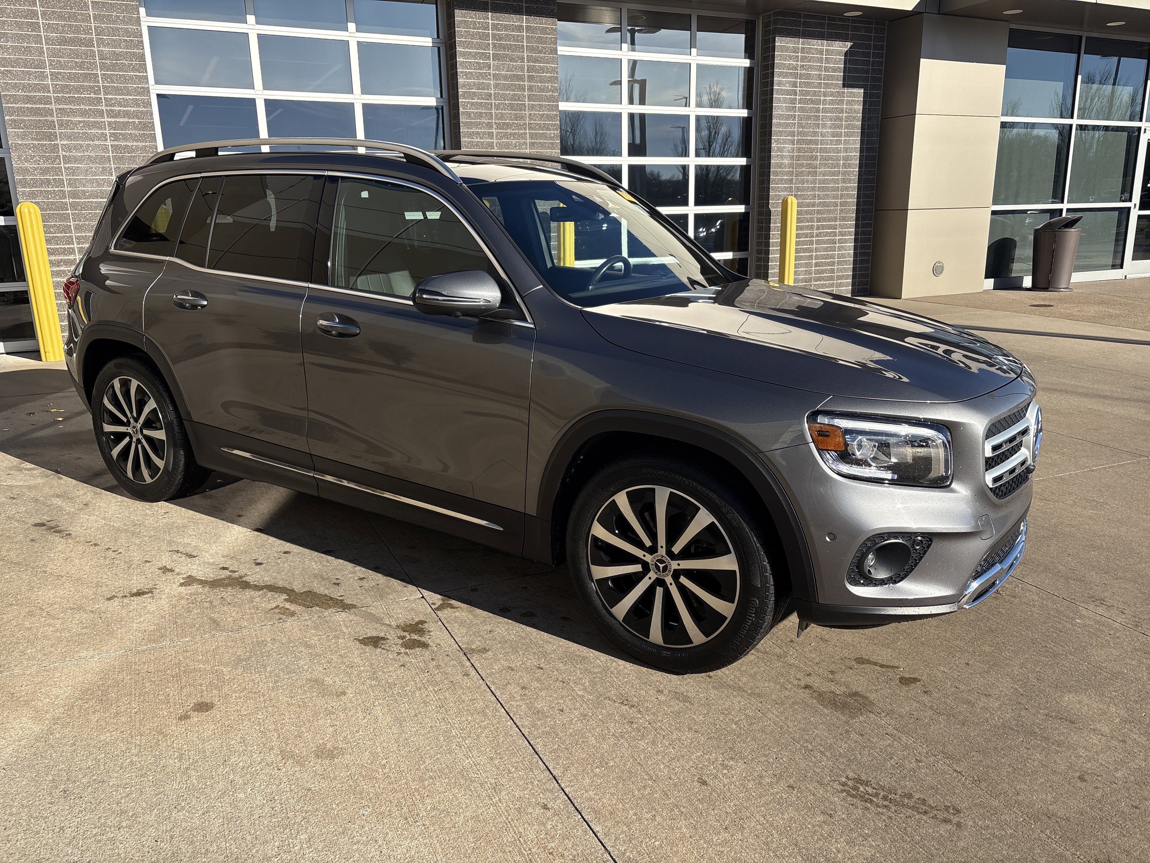 Used 2020 Mercedes-Benz GLB 250 4MATIC image 2