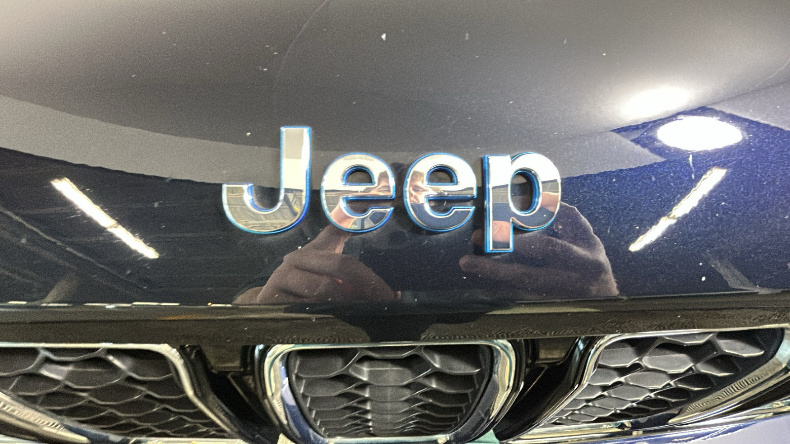 Used 2023 Jeep Grand Cherokee Overland w/ Luxury Tech Group IV AWD/4WD image 10