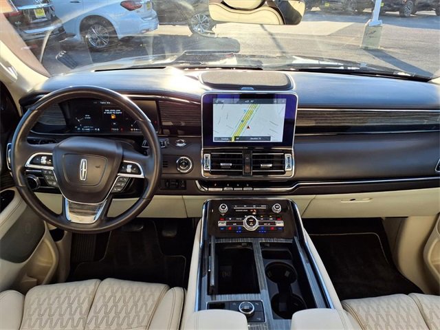 Used 2020 Lincoln Navigator Black Label w/ Cargo Convenience Package image 4