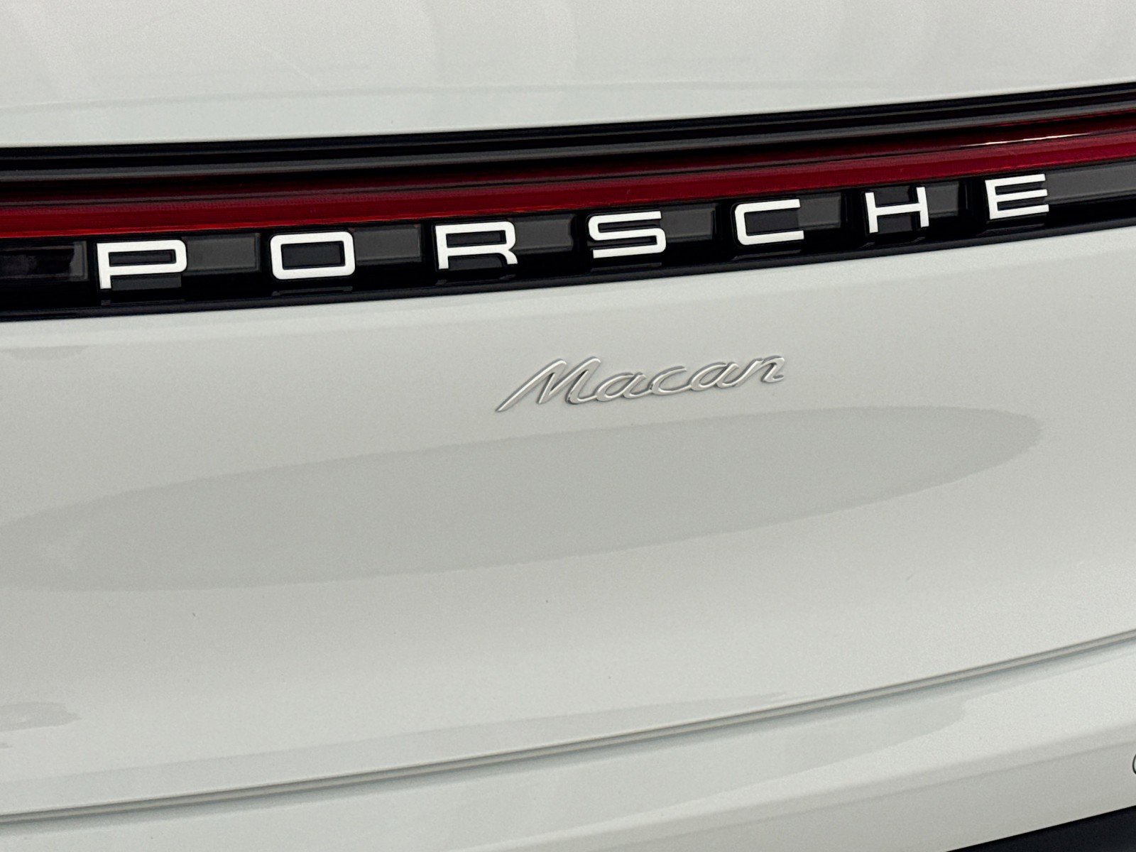 Certified 2026 Porsche Macan AWD/4WD image 26