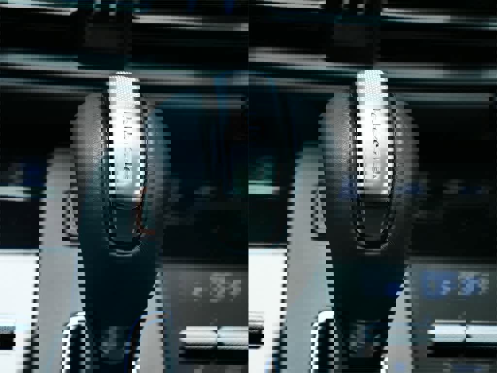 Used 2023 Porsche Macan Turbo image 26