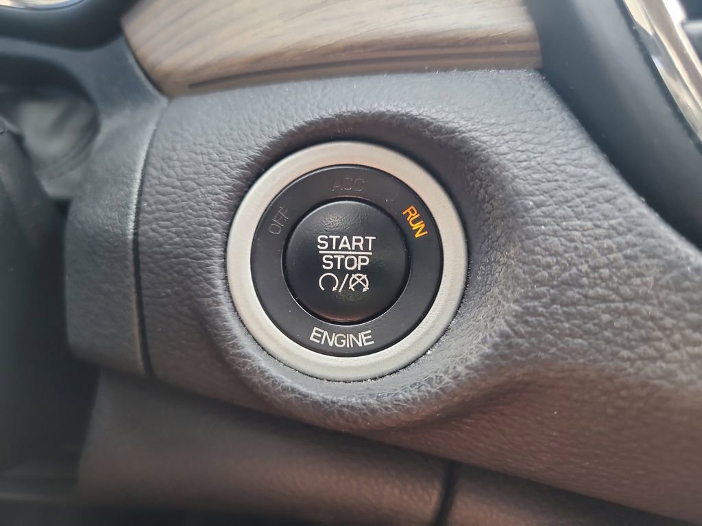 Used 2015 Chrysler 200 C w/ Navigation & Sound Group I image 24