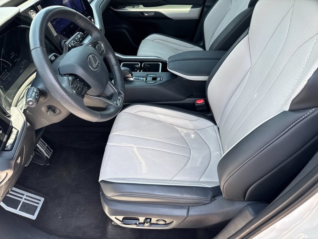 Used 2025 Lexus TX 500h AWD w/ Technology Package image 25