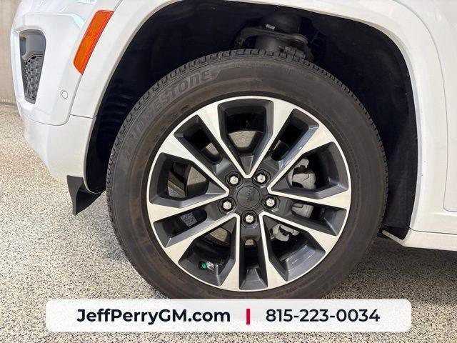 Used 2025 Jeep Grand Cherokee L Overland w/ Trailer Tow Package AWD/4WD image 35