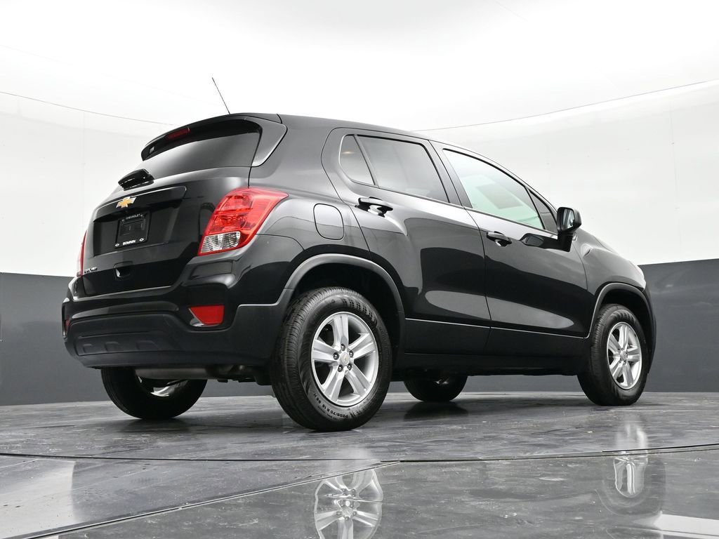 Used 2022 Chevrolet Trax LS w/ Tint and Cruise Package image 24