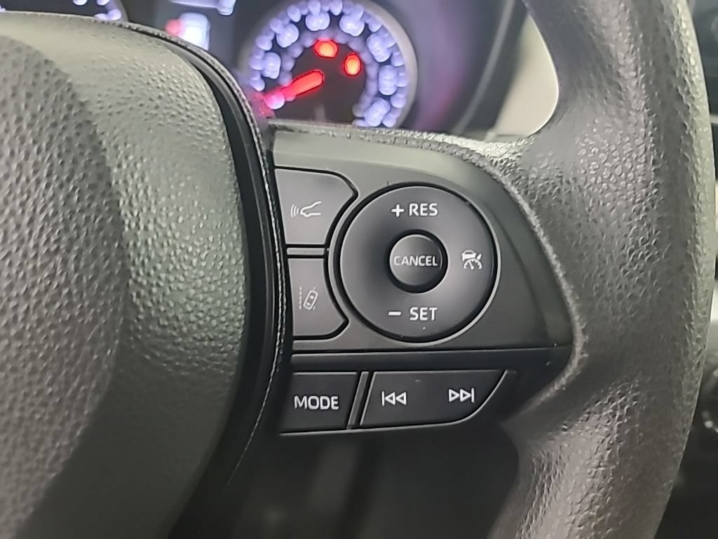 Used 2021 Toyota RAV4 XLE AWD/4WD image 31