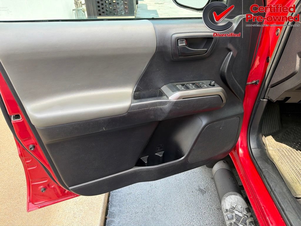 Used 2021 Toyota Tacoma SR5 RWD image 37