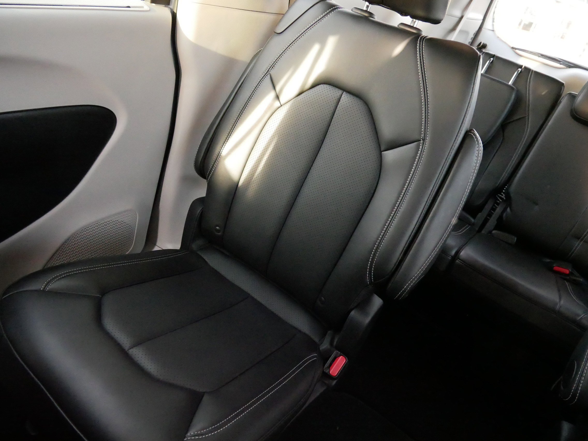 Used 2024 Chrysler Pacifica Touring-L w/ Road Tripper Package image 12