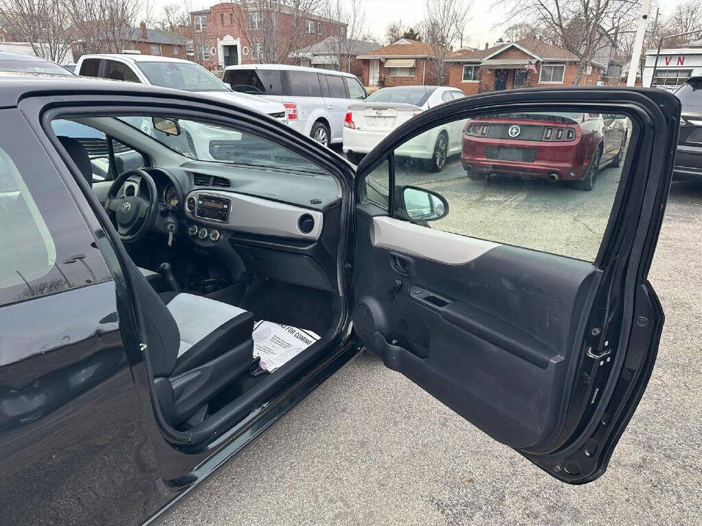 Used 2012 Toyota Yaris L image 12