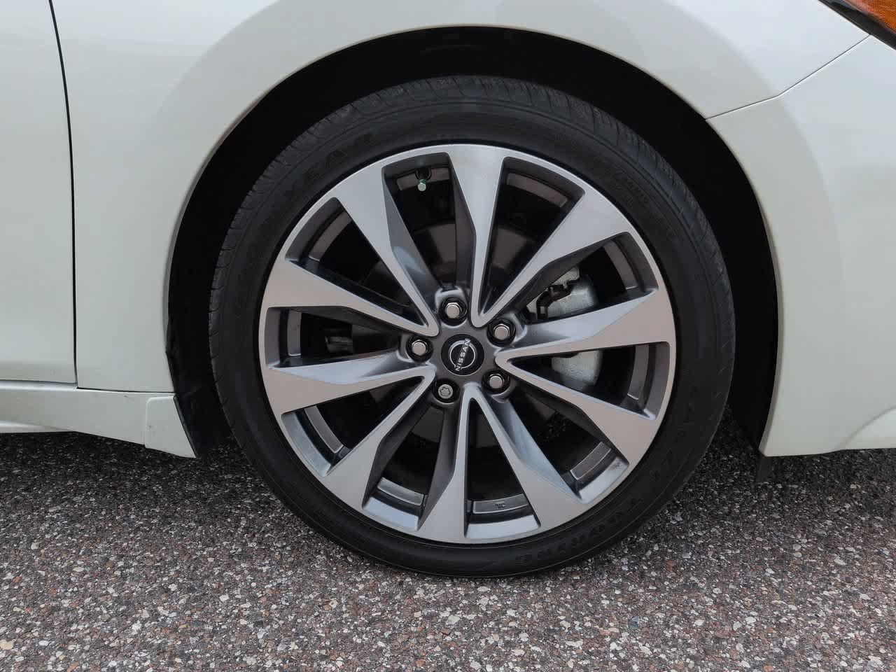 Used 2023 Nissan Maxima Platinum w/ Sport Mat Group FWD image 11