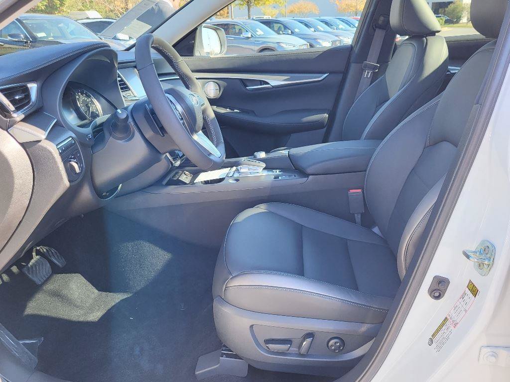 Used 2024 INFINITI QX50 Luxe w/ Cargo Package AWD/4WD image 3