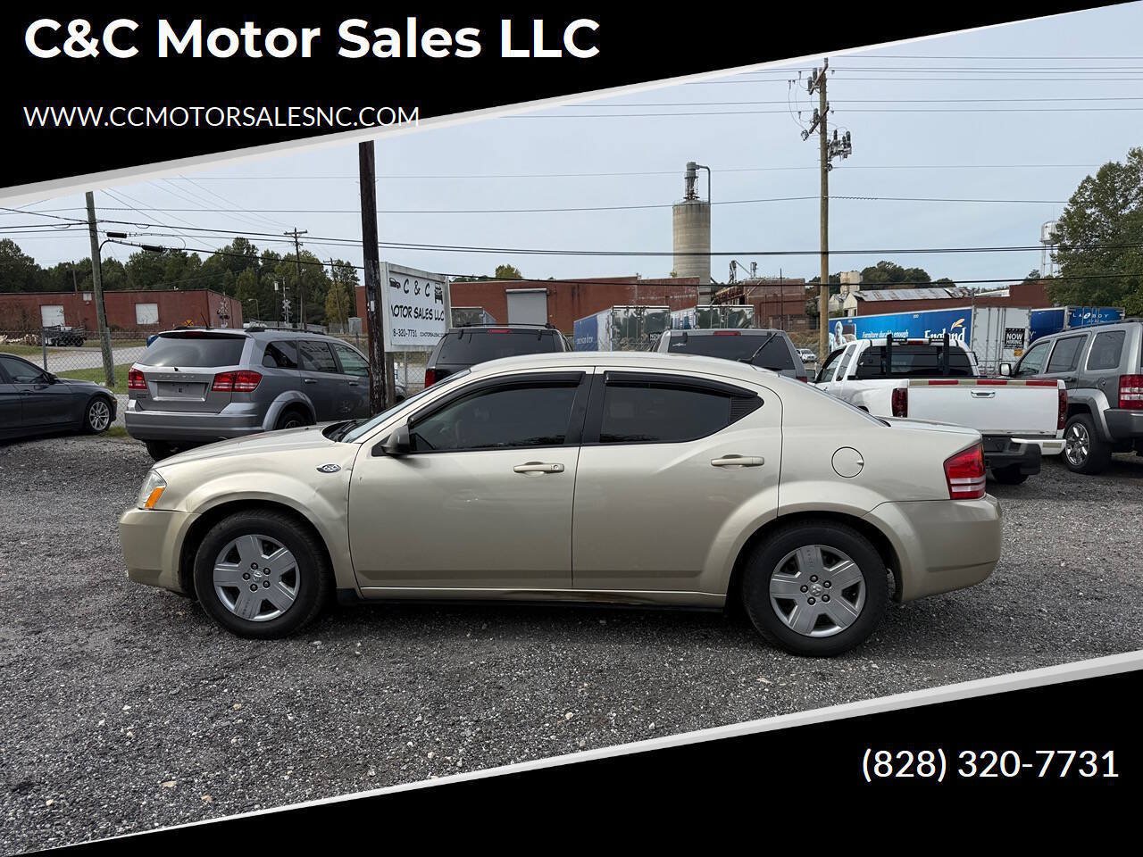 Used 2010 Dodge Avenger SXT FWD image 1