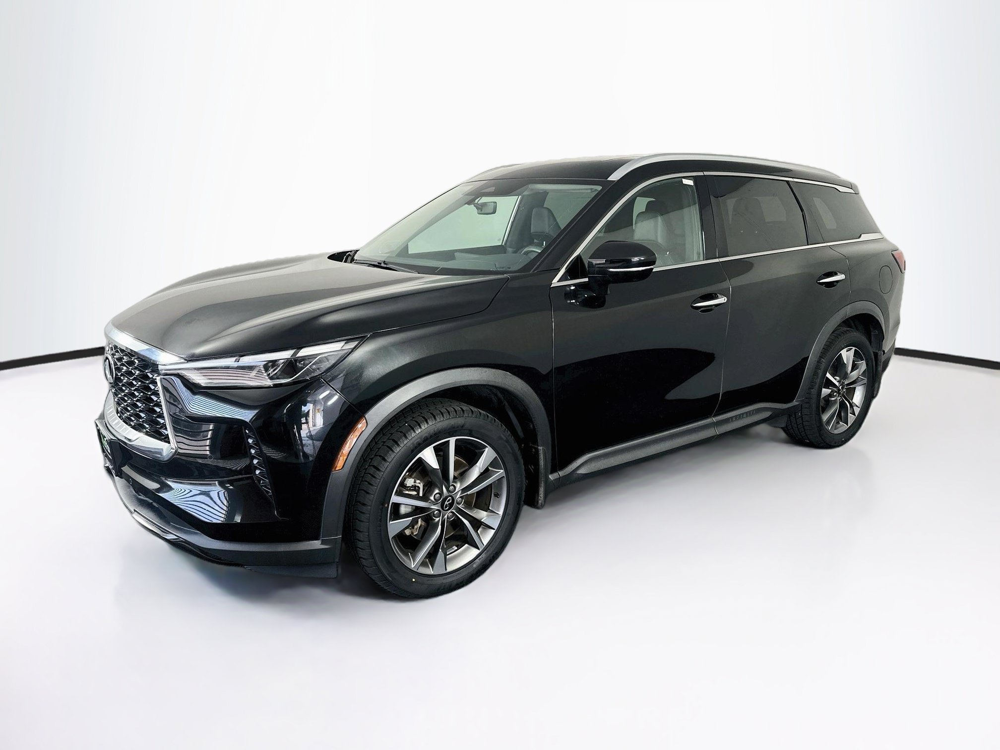 Used 2023 INFINITI QX60 Luxe w/ Performance Audio Package FWD image 3