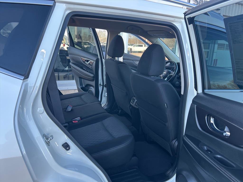 Used 2018 Nissan Rogue SV image 14