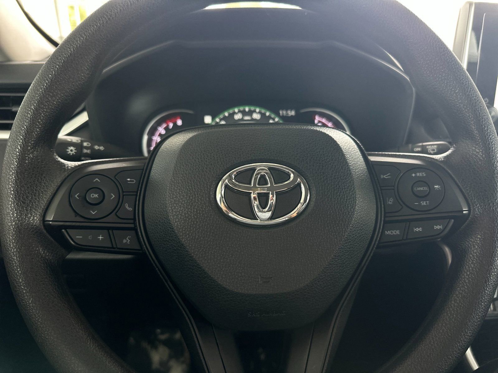 Used 2025 Toyota RAV4 XLE FWD image 21