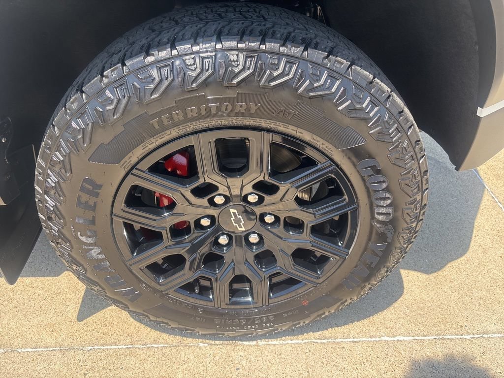 Used 2024 Chevrolet Colorado Trail Boss AWD/4WD image 5
