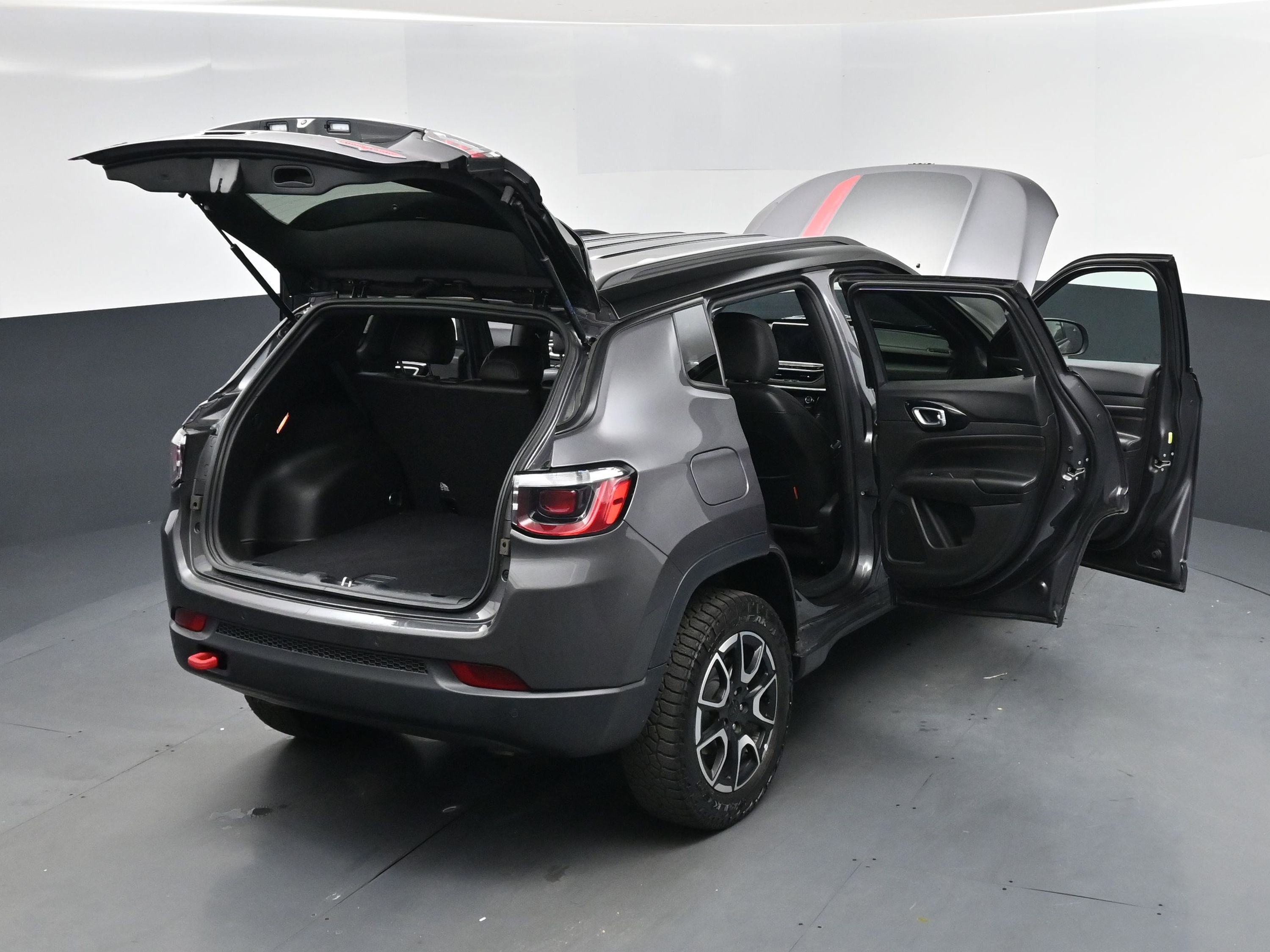 Used 2024 Jeep Compass Trailhawk image 17