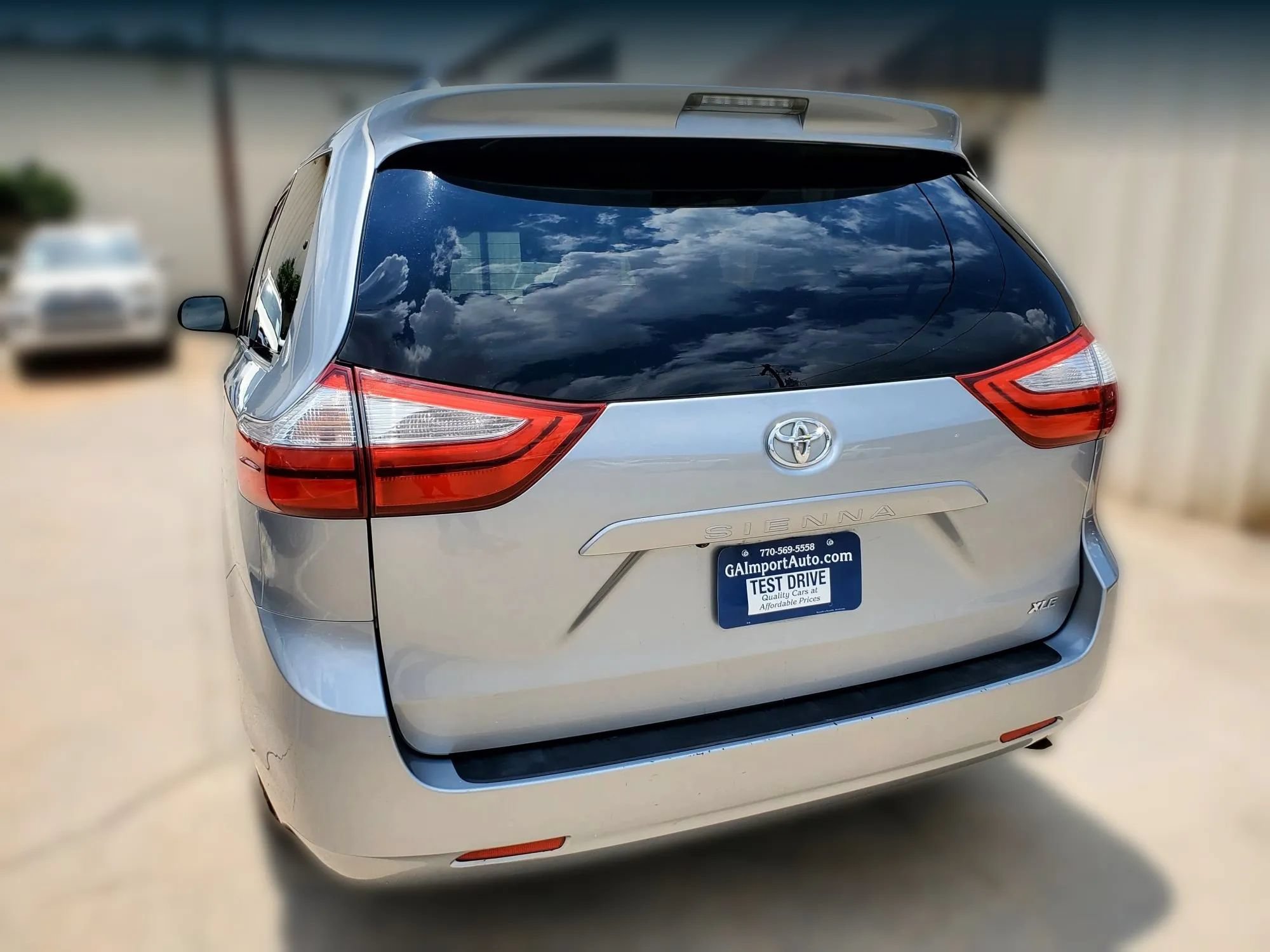 Used 2015 Toyota Sienna XLE FWD image 11