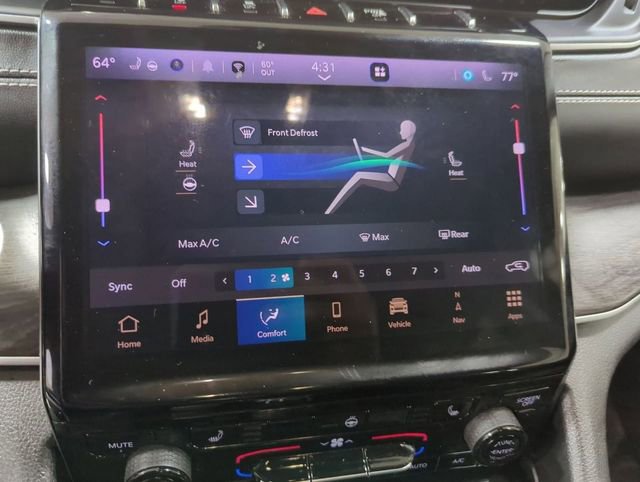 Used 2023 Jeep Grand Cherokee Limited image 12