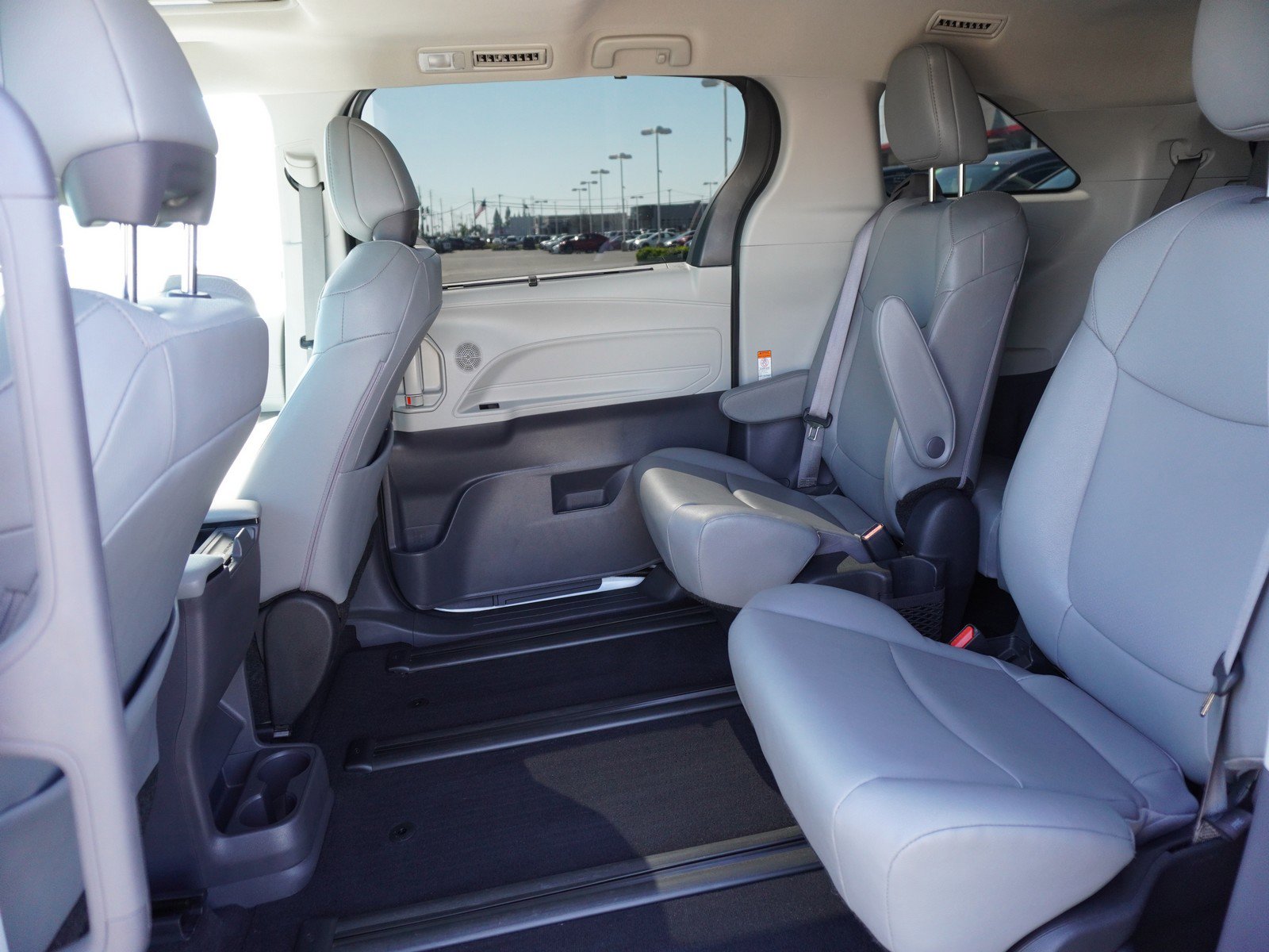 Used 2023 Toyota Sienna XLE image 13