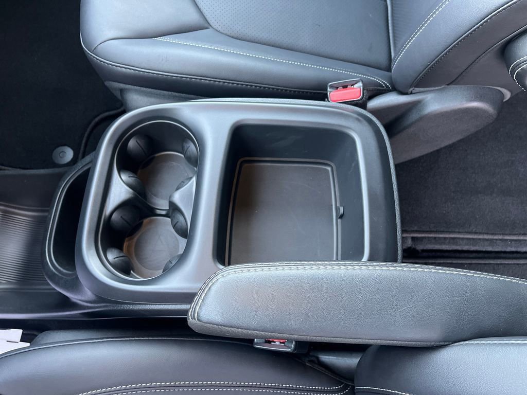 Used 2026 Chrysler Pacifica Select image 25