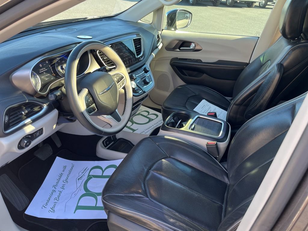 Used 2018 Chrysler Pacifica Limited w/ Tire & Wheel Group image 2