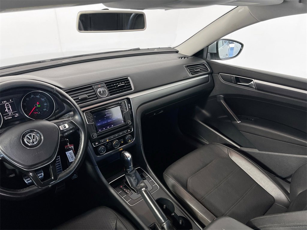 Used 2017 Volkswagen Passat 1.8T R-Line image 21
