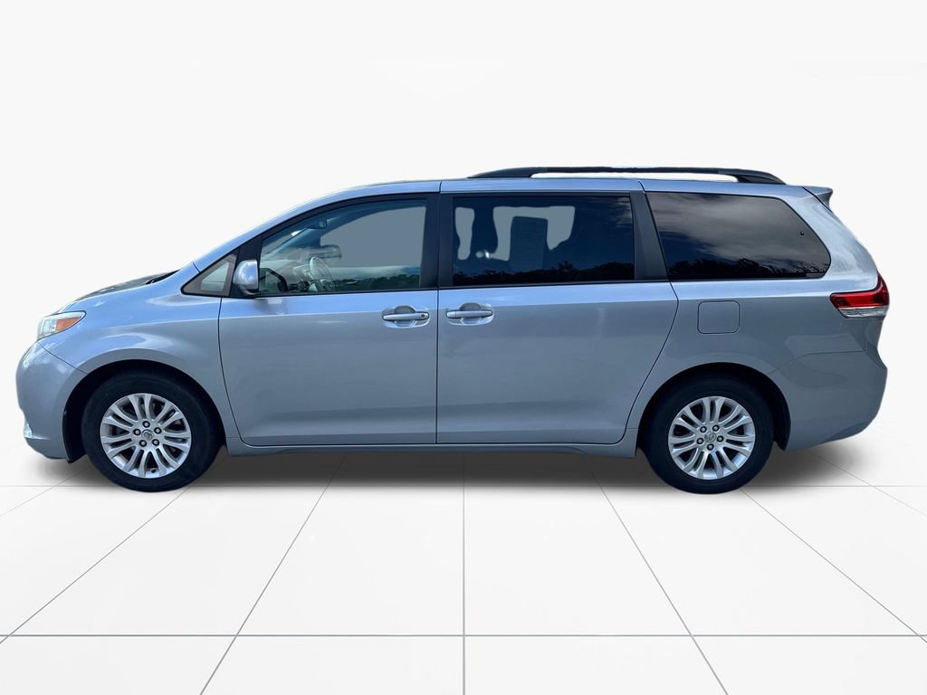 Used 2013 Toyota Sienna XLE FWD image 4