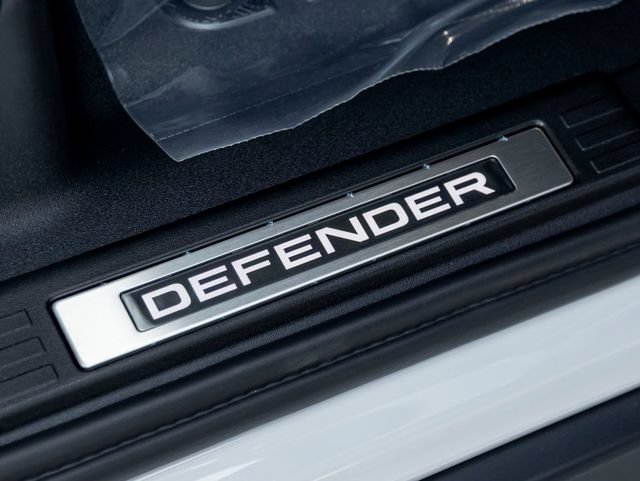 Certified 2026 Land Rover Defender 110 X AWD/4WD image 34