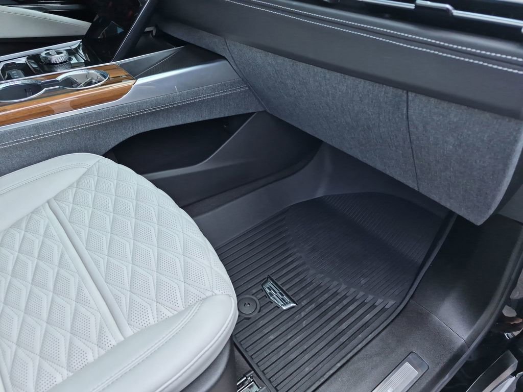 Certified 2026 Cadillac Escalade Platinum Sport w/ LPO, Floor Liner Package AWD/4WD image 23