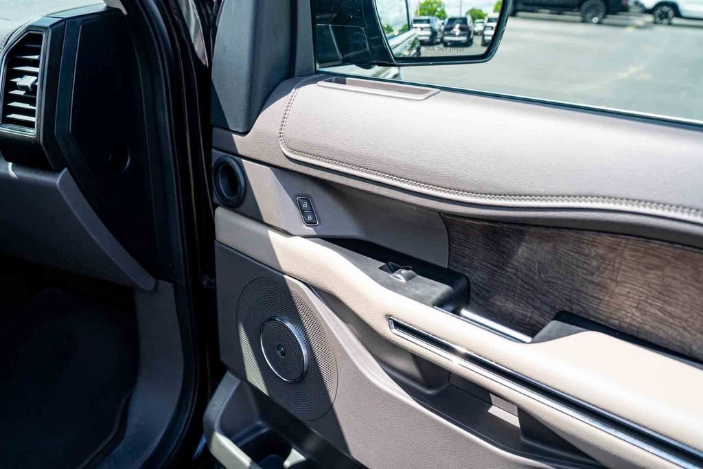 Used 2021 Ford Expedition Limited AWD/4WD image 29