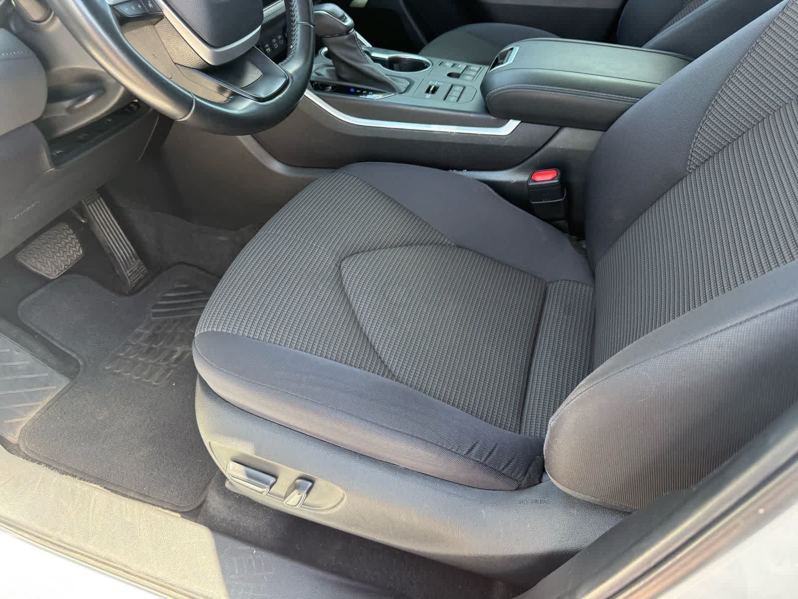 Used 2023 Toyota Highlander LE AWD/4WD image 18