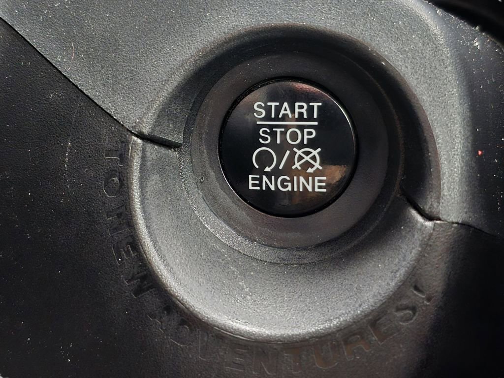 Used 2018 Jeep Renegade Altitude FWD image 9