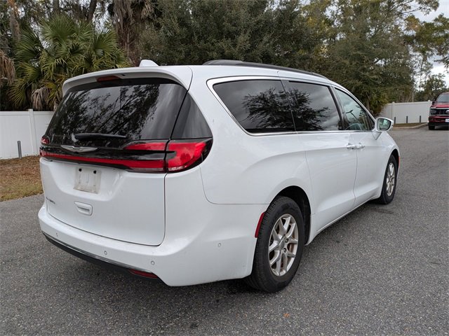 Used 2022 Chrysler Pacifica Touring-L w/ Uconnect Theater Family Group image 3